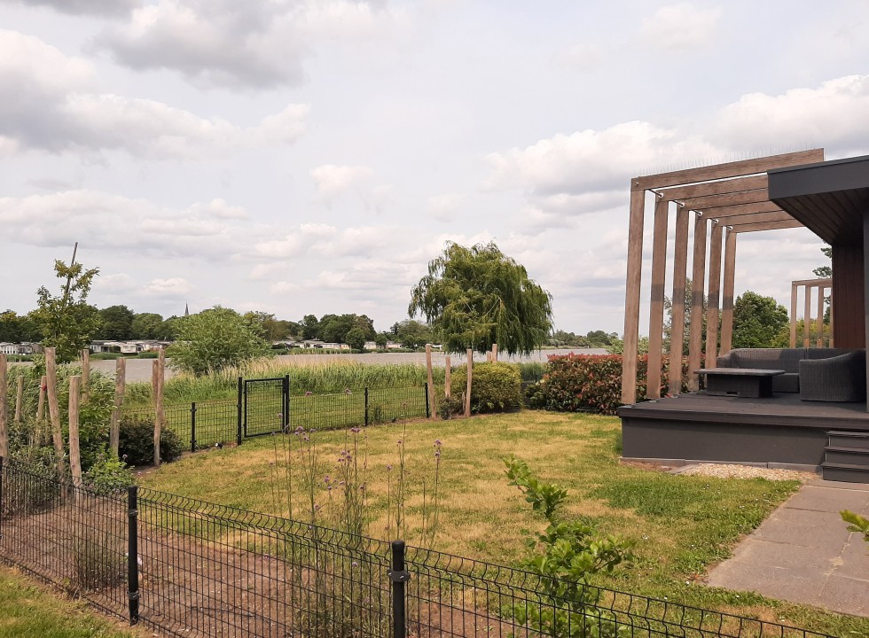 Tuin met terras.jpg