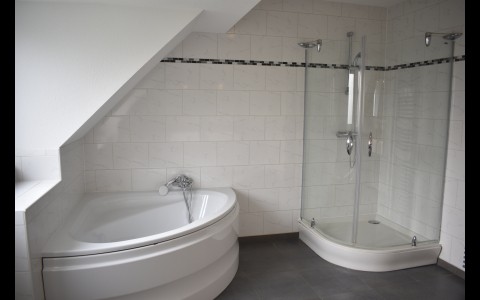 Badkamer boven - 2.JPG