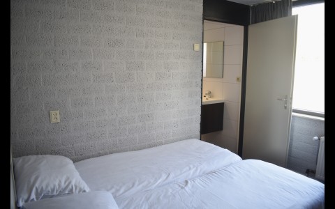 Slaapkamer beneden.JPG