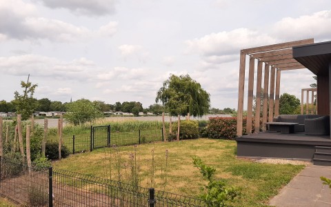 Tuin met terras.jpg