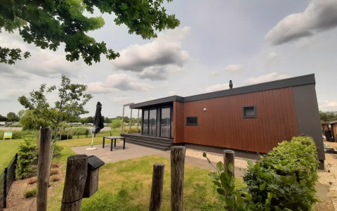 Voorkant met water.jpg